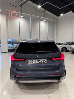 بی ئێم دەبڵیو X1